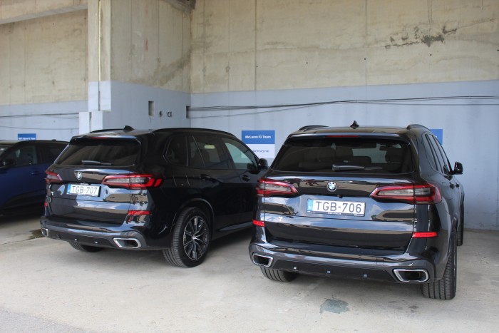 Ilyen autókkal járnak az F1-sztárok Magyarországon 2023-ban 8 | Vezess Ilyen autókkal járnak az F1-sztárok Magyarországon 2023-ban 8