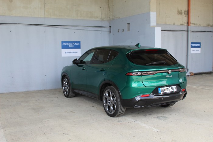 Ilyen autókkal járnak az F1-sztárok Magyarországon 2023-ban 7 | Vezess Ilyen autókkal járnak az F1-sztárok Magyarországon 2023-ban 7