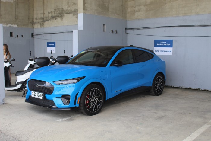 Ilyen autókkal járnak az F1-sztárok Magyarországon 2023-ban 3 | Vezess Ilyen autókkal járnak az F1-sztárok Magyarországon 2023-ban 3