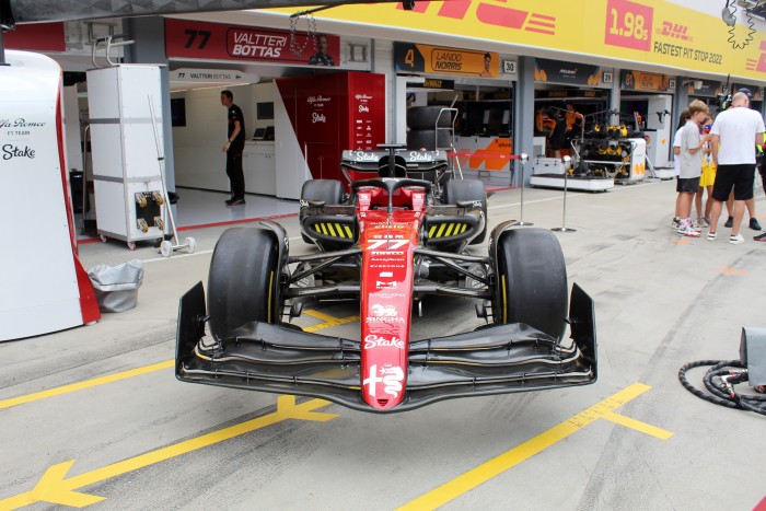 Kézbe vettük Ricciardo 30 milliós F1-es kormányát 3 | Vezess Kézbe vettük Ricciardo 30 milliós F1-es kormányát 3