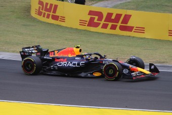 F1: A Red Bullt bosszantja Perez újabb balesete