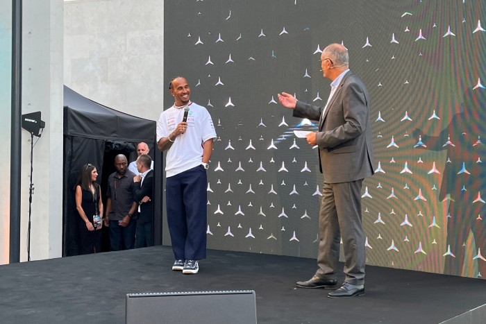 Hamilton: “Enyém a világ legklasszabb irodája” 3