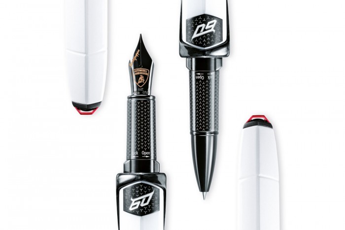 Más tollaival ékeskedik az autógyártó