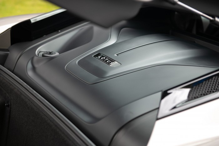 AMG-motort kapott az utolsó benzines Lotus 6