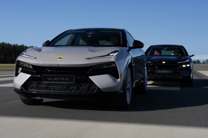 Itt az első villanymotoros szupersport-terepjáró 19