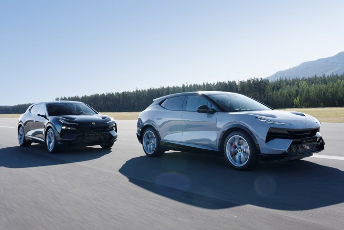 Itt az első villanymotoros szupersport-terepjáró 16