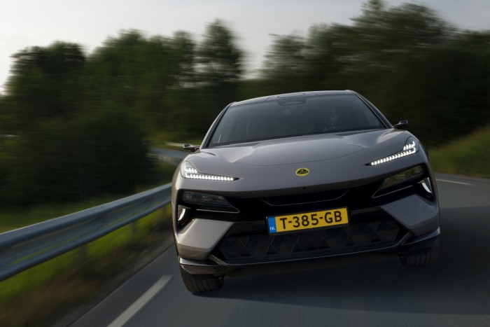 Itt az első villanymotoros szupersport-terepjáró 6