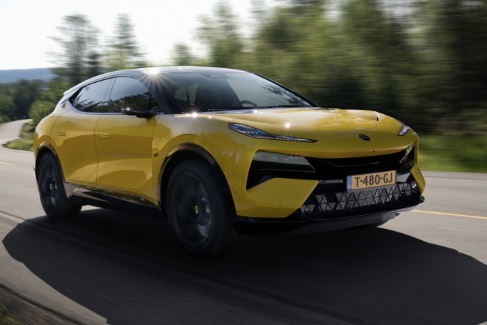 Itt az első villanymotoros szupersport-terepjáró 18