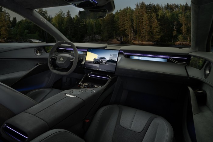 Itt az első villanymotoros szupersport-terepjáró 12