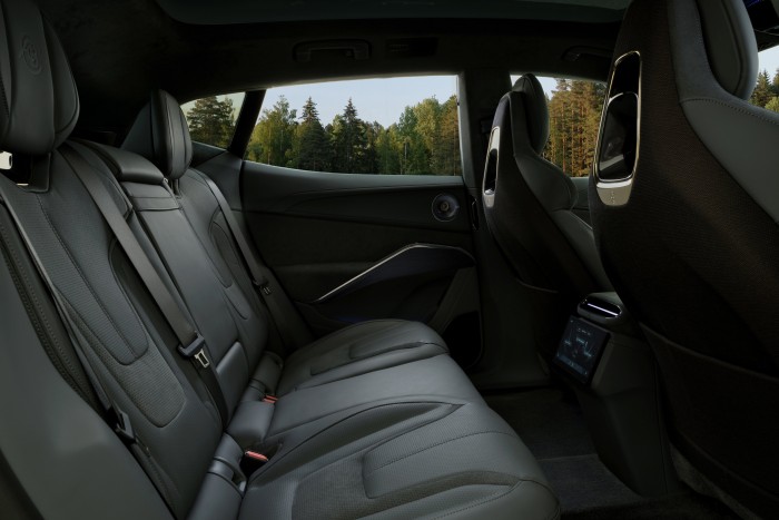 Itt az első villanymotoros szupersport-terepjáró 13