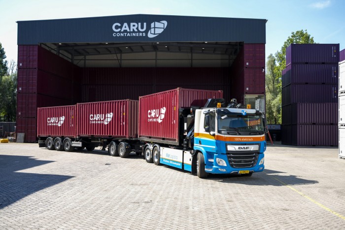 Extra hosszú kamionnal szállítják a konténereket 1 | Vezess Extra hosszú kamionnal szállítják a konténereket 1