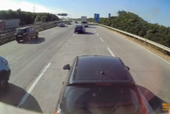 Kamionos előtt állt meg az M0-son, mint a szög, kiderült, mi volt a gond