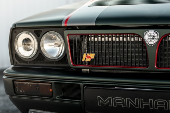 Felültet a nosztalgiavonatra a 375 lóerős Lancia