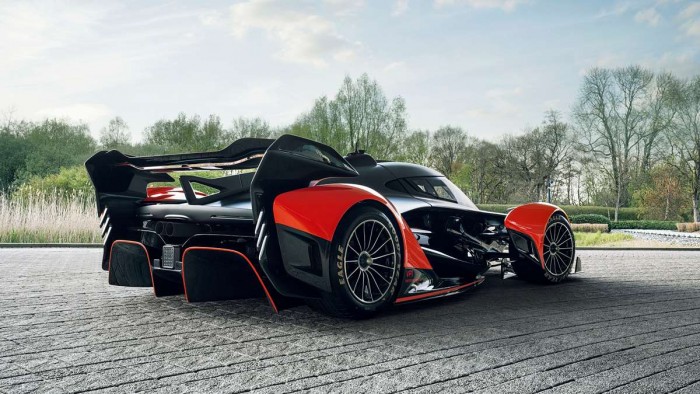 Brutálisan gyors a számítógépes játékból valósággá vált hiperautó 1