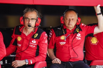 F1: Azonnali hatállyal távozik a Ferrari-főnök