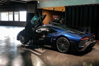 Brutális sportautóra csapott le az F1-es pilóta