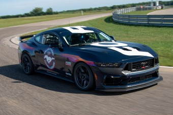 Játszóteret is ad játszós autója mellé a Ford