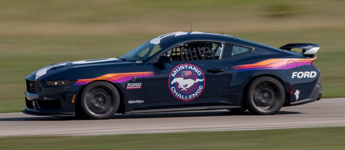 Játszóteret is ad játszós autója mellé a Ford