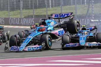 F1: Akkorát bukott Ocon, hogy az ülése is kettétört