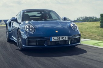 Egy kivételével minden Porsche elektromos lesz