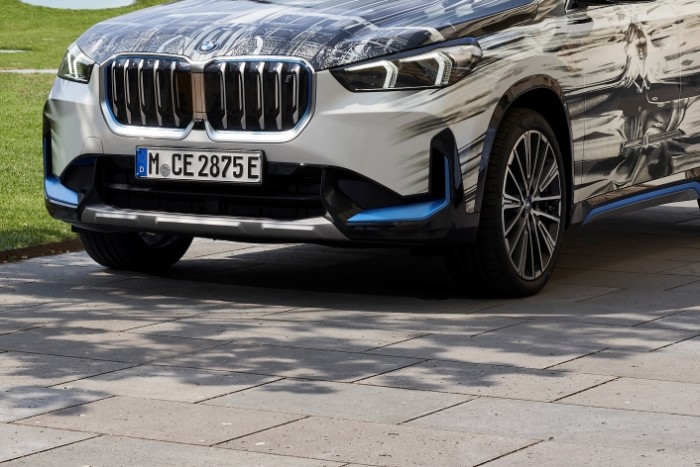 Festővászonnak nézték a BMW-t, képeken az eredmény