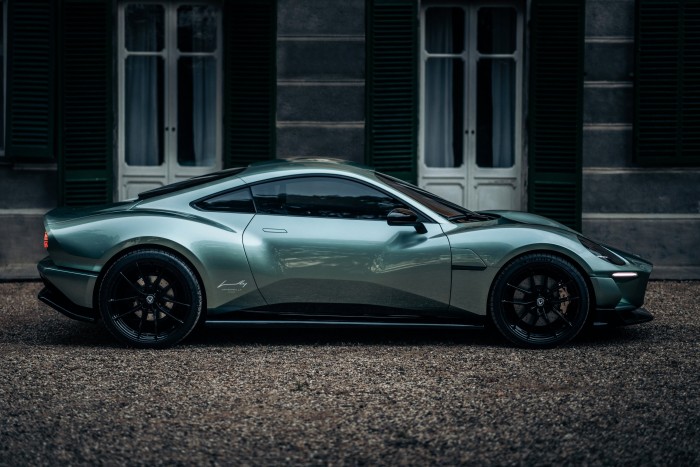 Fejenként 12 milliótól ülhetünk be ebbe a sportkocsiba 6