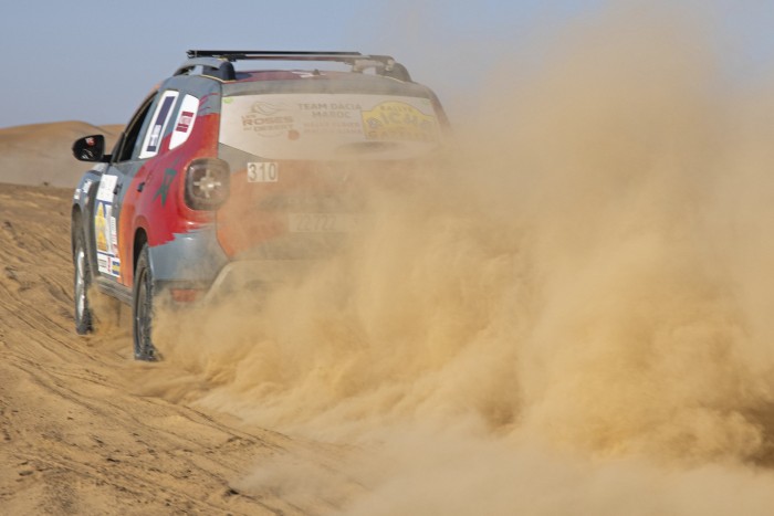 Sztárpilótával indul a Dakaron a Dacia