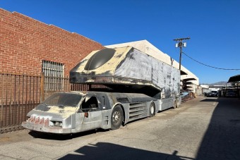 Mintha az idegenek hagyták volna itt ezt a kamiont