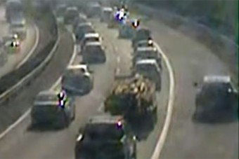 100 ezres mutatvány volt a leállósávban előzni az M0-son