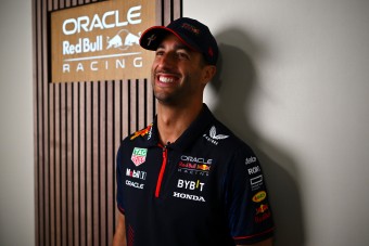 F1: Simán hoppon maradhat Ricciardo