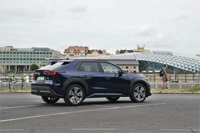 Bubunak vége, hangtalan a legújabb Subaru, a Solterra 8