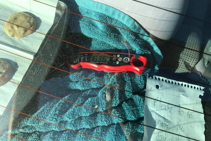 A sütemény is megsült a napon hagyott forró autóban 3