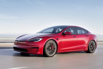 Meglepő extrával árulják a Teslákat