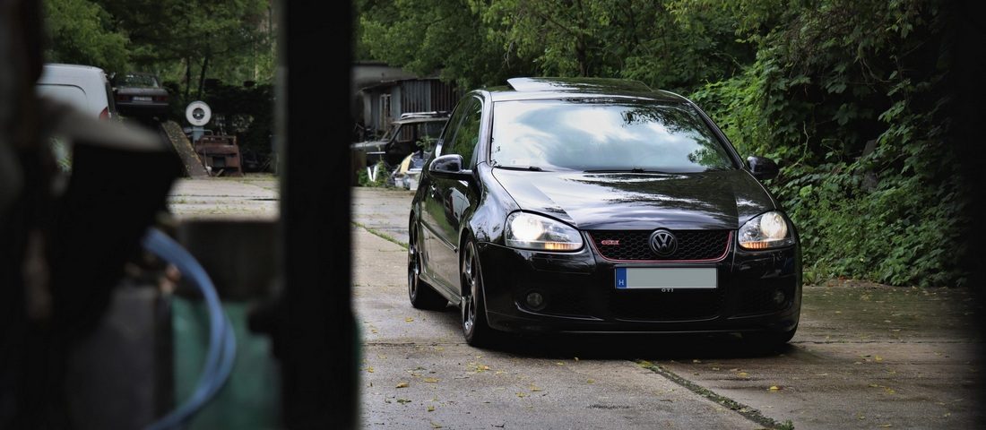 Eskügyári! – 360 lóerős aszfaltszaggató Golf