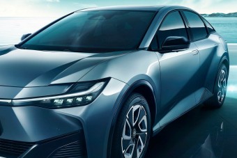 Menet közben nyílhat ki Toyoták ajtaja