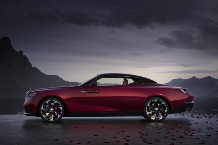 Értelmezhetetlen fényűzést kínál a kétüléses Rolls-Royce 12