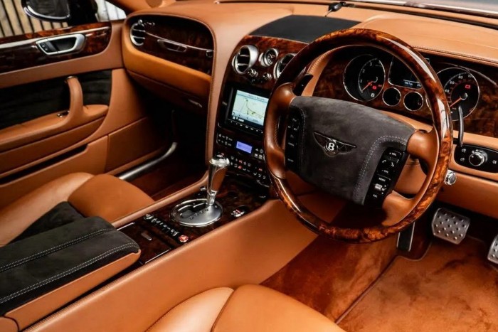 A rongyrázás netovábbja ez a platós furgonná átalakított luxusautó 4 | Vezess A rongyrázás netovábbja ez a platós furgonná átalakított luxusautó 4