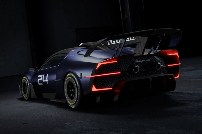 740 lóerős autó, a gyorshajtás veszélye nélkül 6