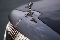 Értelmezhetetlen fényűzést kínál a kétüléses Rolls-Royce 46