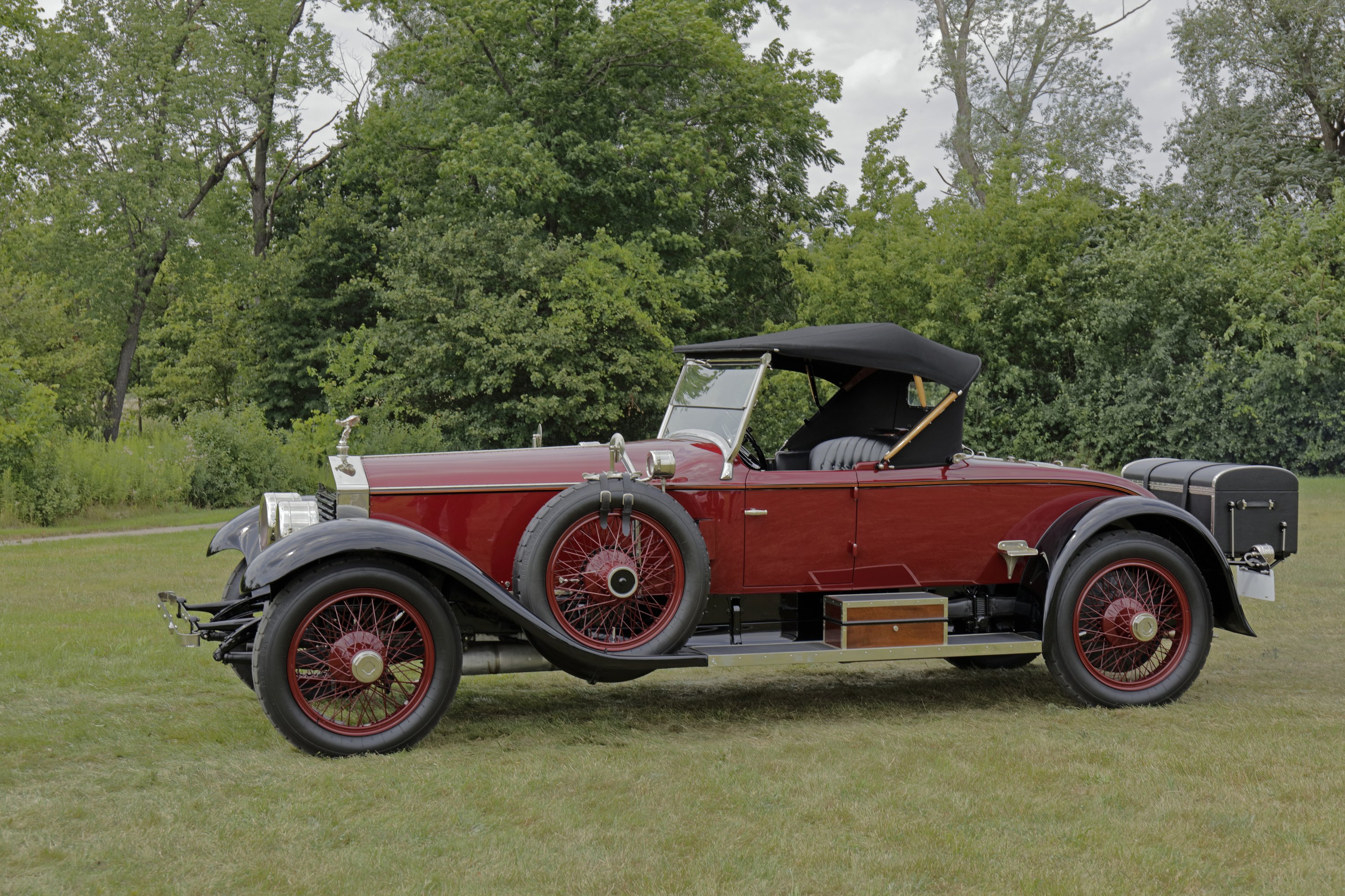 Értelmezhetetlen fényűzést kínál a kétüléses Rolls-Royce 119