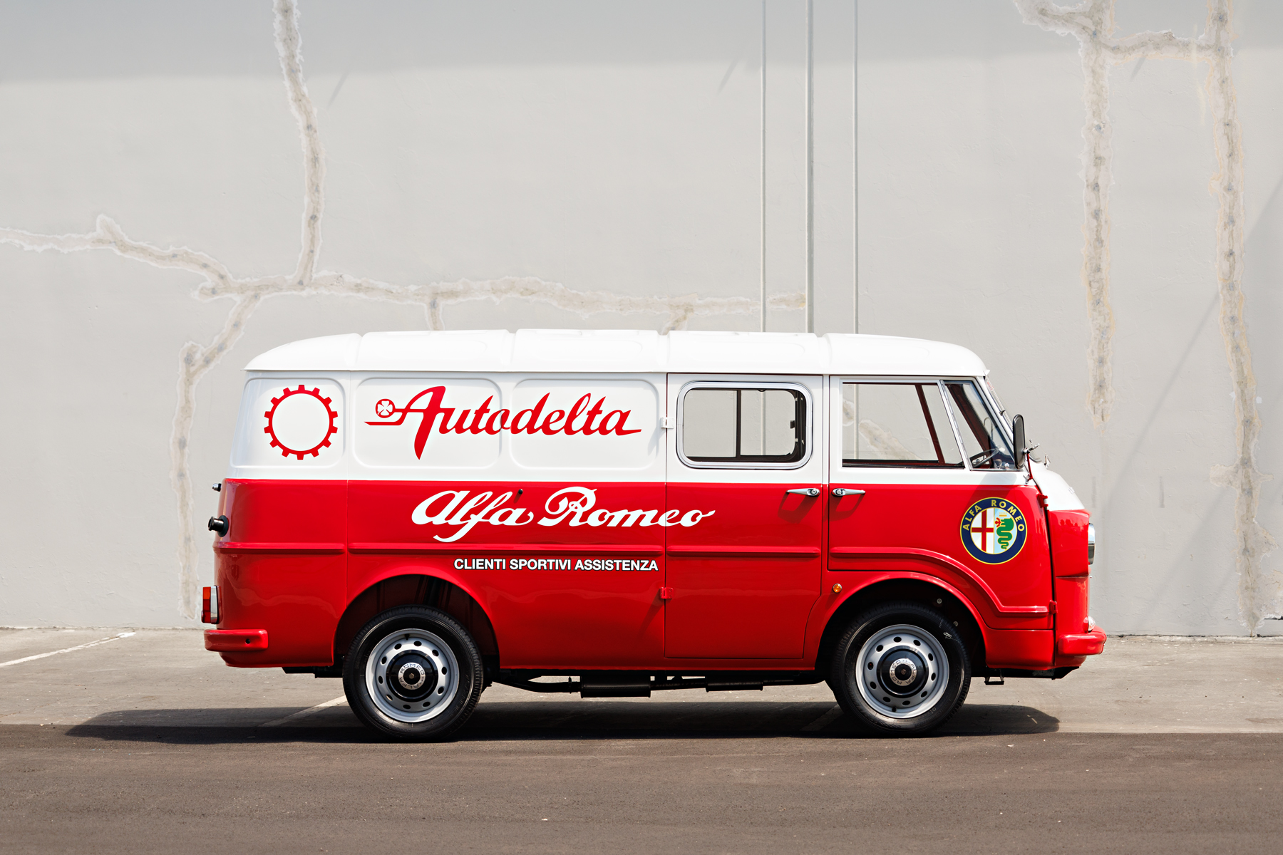 Az Alfa Romeo még egy furgonból is szívdöglesztő gépet tudott faragni 6