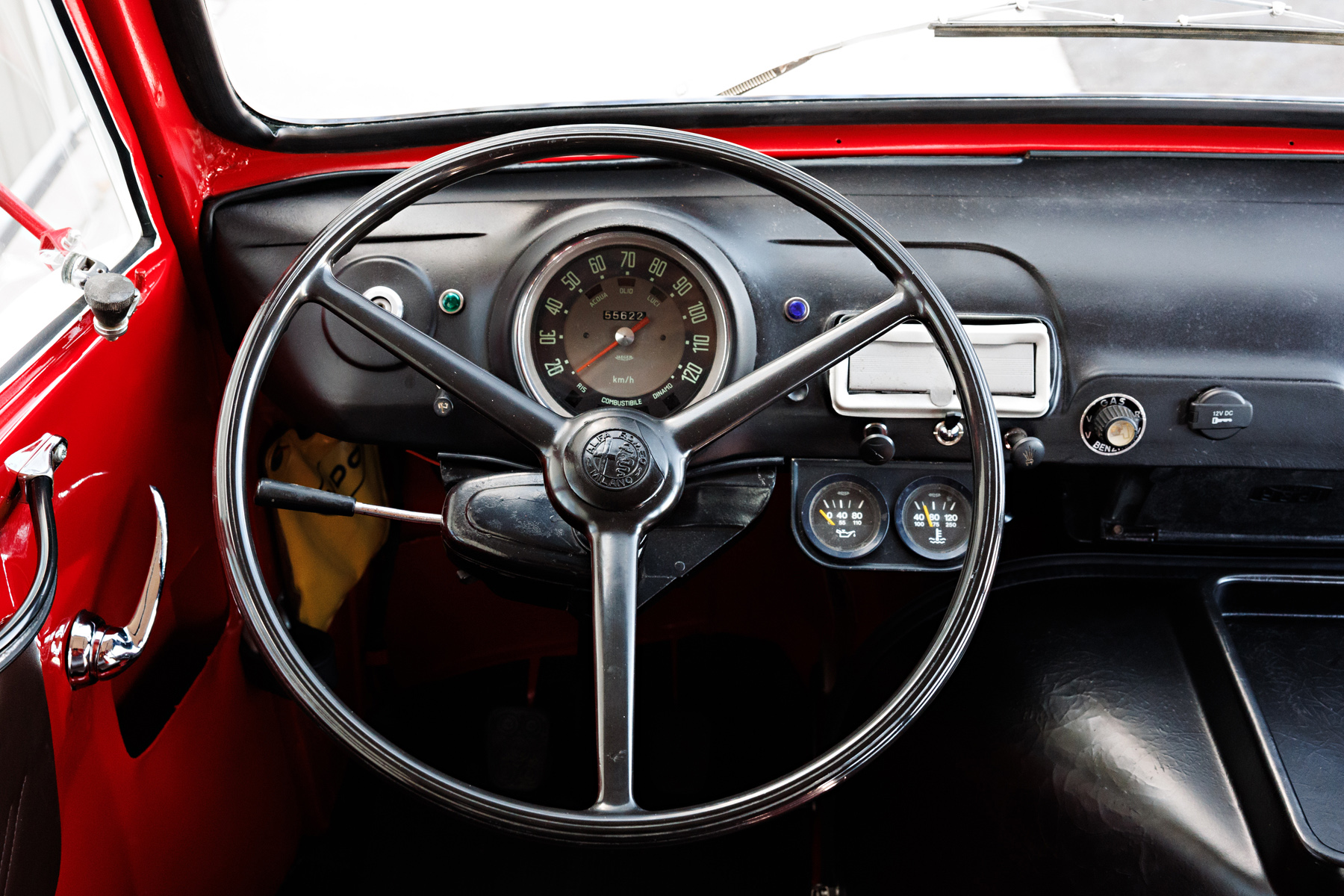 Az Alfa Romeo még egy furgonból is szívdöglesztő gépet tudott faragni 9