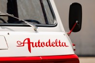 Az Alfa Romeo még egy furgonból is szívdöglesztő gépet tudott faragni 21