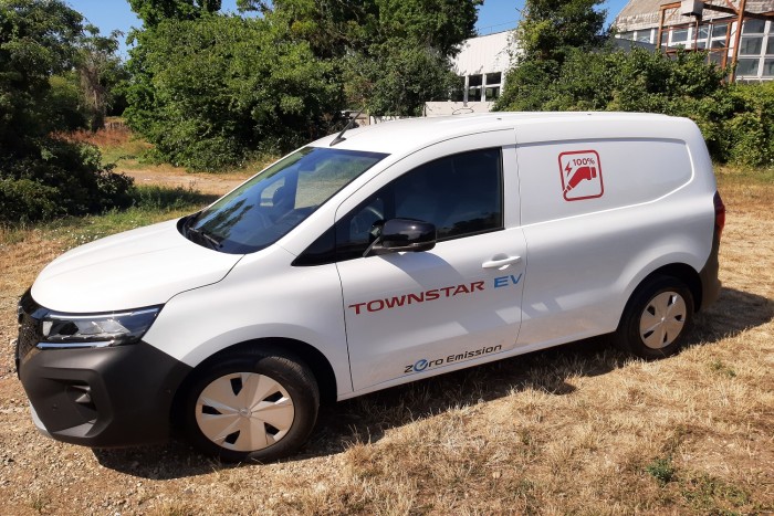 Nem rossz visszatérés a Nissantól 11