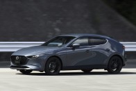 Már simogatásra is reagál a megújult Mazda3 73