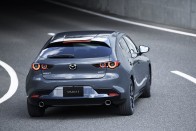 Már simogatásra is reagál a megújult Mazda3 72