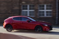 Már simogatásra is reagál a megújult Mazda3 69