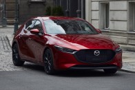 Már simogatásra is reagál a megújult Mazda3 65