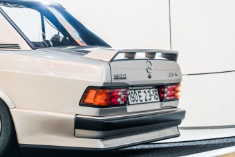 Egyhuzamban tolt le 50 ezer kilométert ez a Mercedes, így néz ki 40 év után