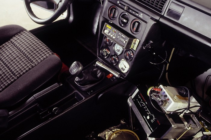 Egyhuzamban tolt le 50 ezer kilométert ez a Mercedes, így néz ki 40 év után 6 | Vezess Egyhuzamban tolt le 50 ezer kilométert ez a Mercedes, így néz ki 40 év után 6